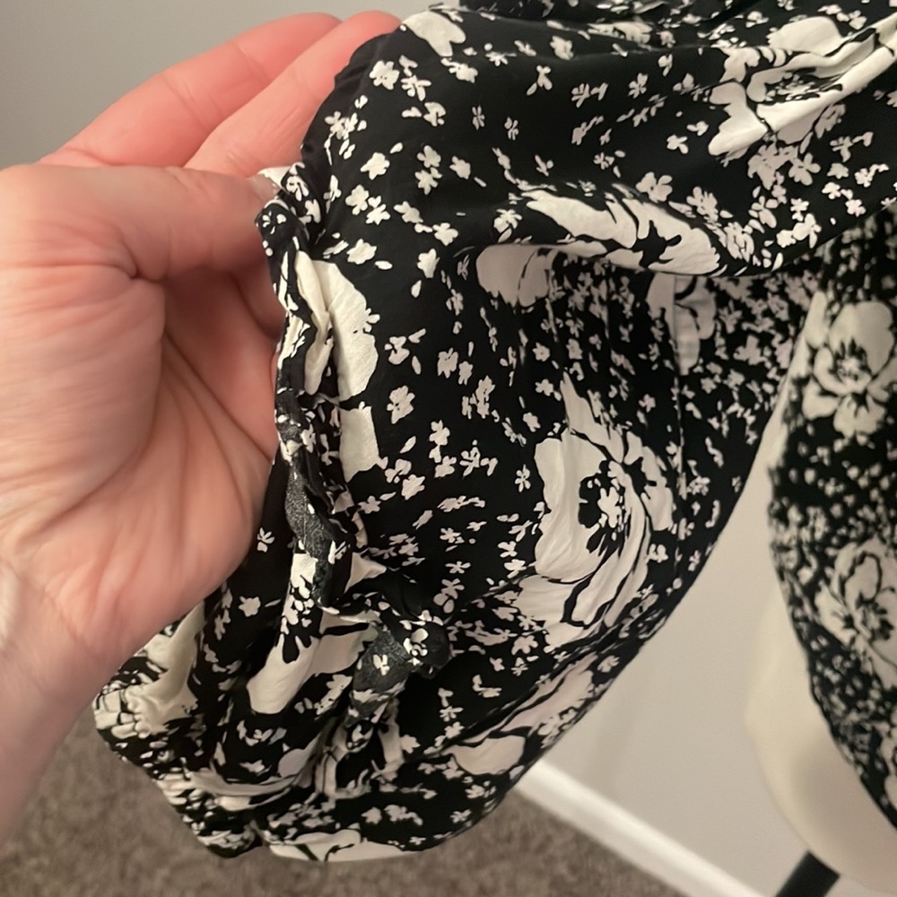 Cute blouse - Picture 3 of 4